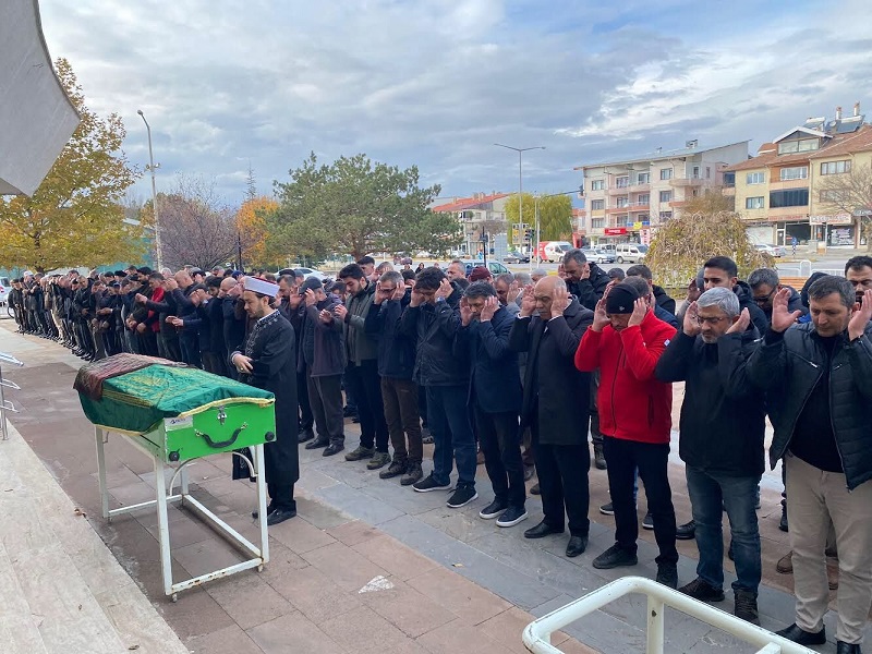 Anadolu Ajansı Erzincan muhabiri Gazeteci Kemal Özdemir’in vefat eden annesi
