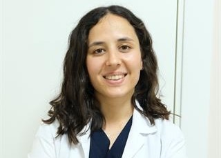 Diş taşlarının tedavi edilmediğinde enfeksiyona neden olabildiğini belirten Egepol Hastaneleri