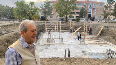 Erzincan ve farklı illerde yaptırdıkları eserler ile babasının ismini yaşatmayı