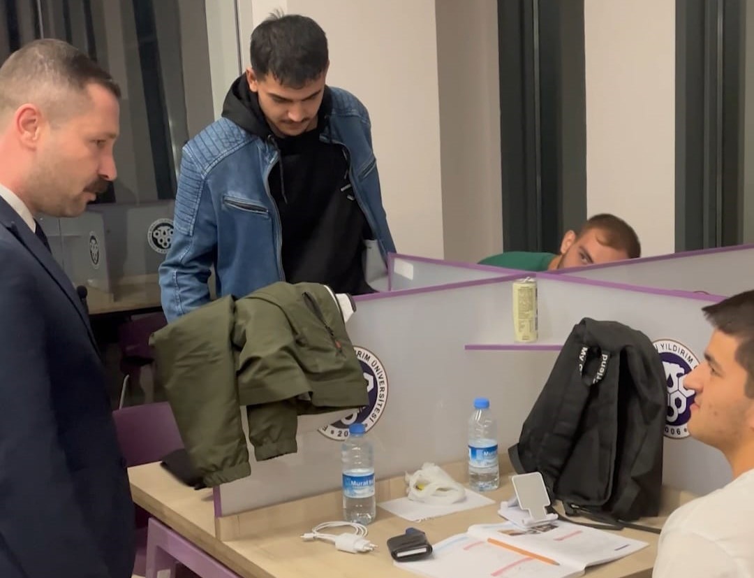 Ülkü Ocakları Erzincan İl Başkanı Kadir Özger ve Üniversiteli gençler