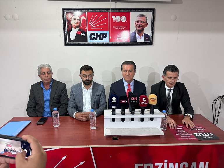 CHP Erzincan Milletvekili Mustafa Sarıgül, CHP Erzincan İl Başkanlığında bir