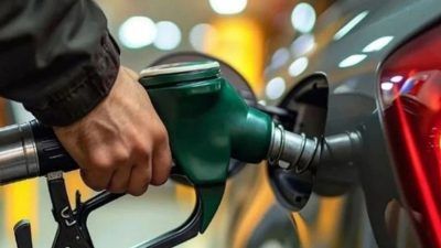 Pazartesi gece yarısından itibaren benzinin litre fiyatına 62 kuruş indirim