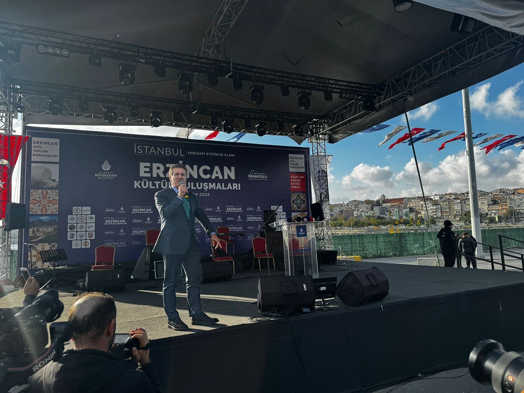 İstanbul Yenikapı Meydanında düzenlenen Erzincan tanıtım günleri etkinliklerinde konuşan CHP