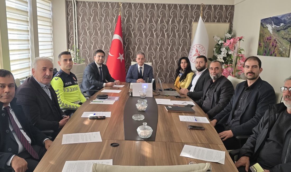 “Fermuar Sistemi ile Yaşama Yol Ver!” Sloganı ile trafikte ambulansın
