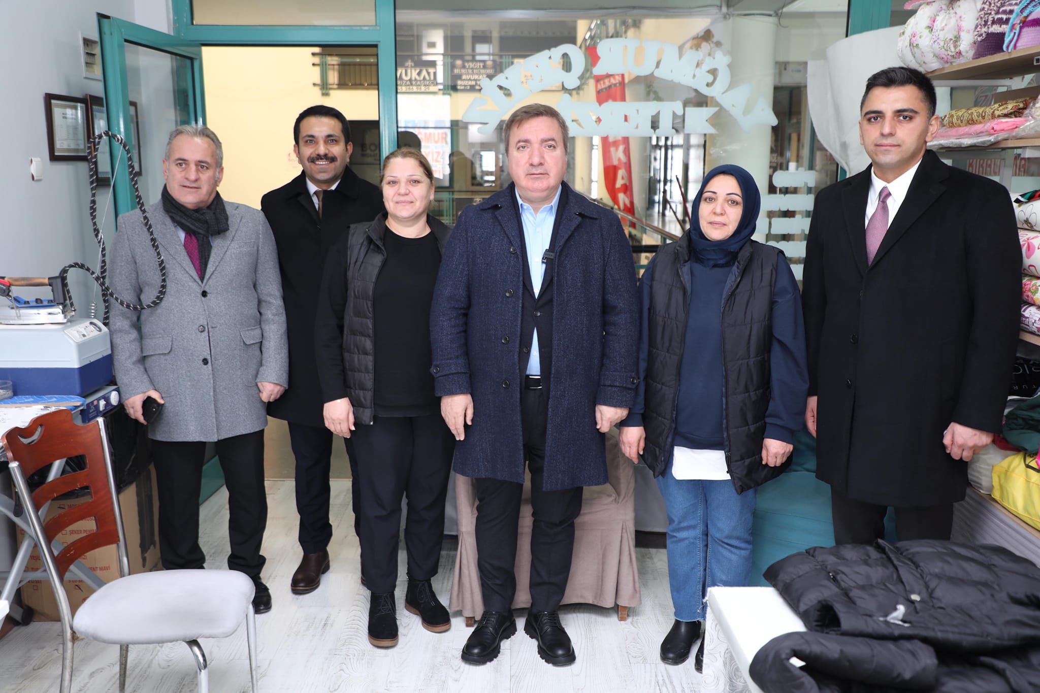 İŞ-KUR tarafından sağlanan yüzde 100 hibe desteğiyle terzi dükkânı açan