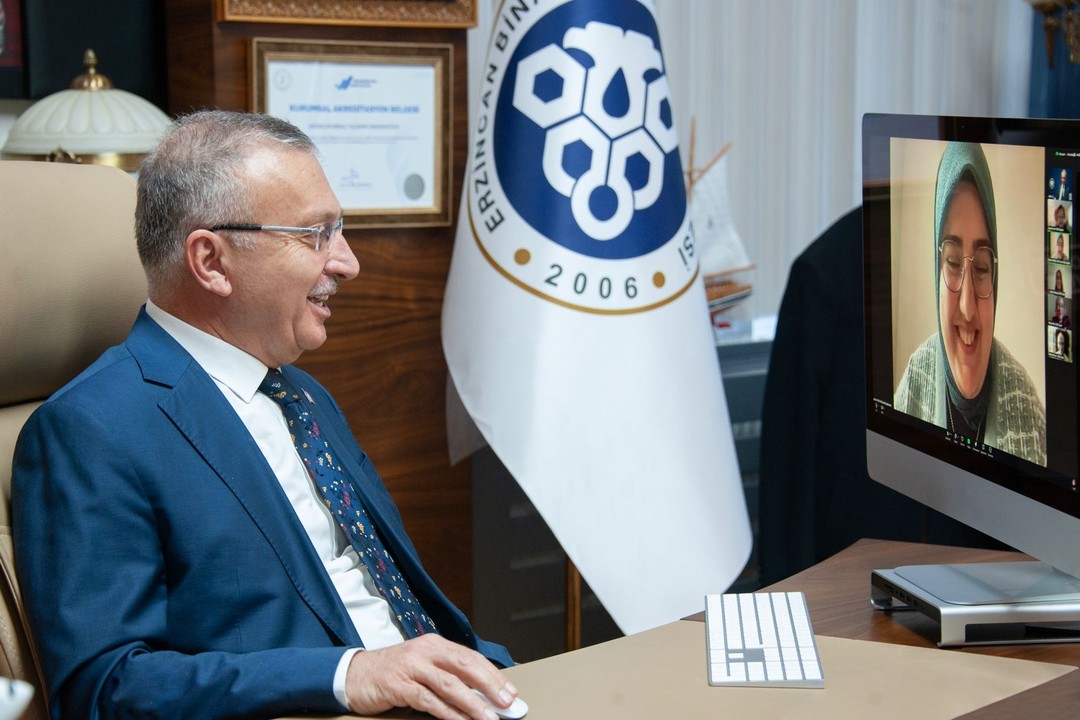 Erzincan Binali Yıldırım Üniversitesi Rektörü Prof. Dr. Akın Levent, Eczacılık
