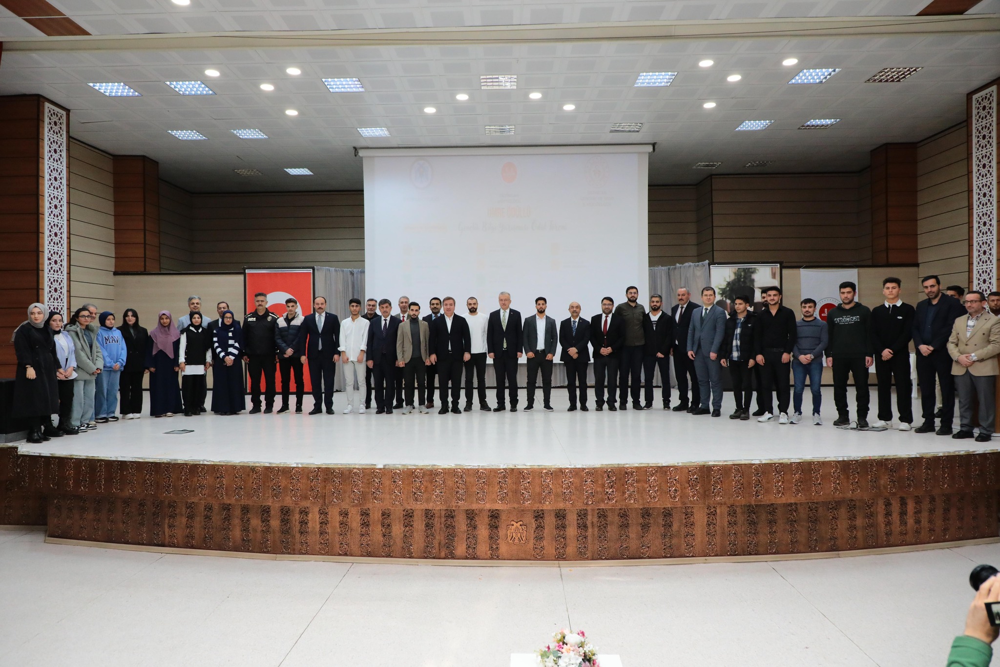 Erzincan Valiliği himayelerinde Erzincan İl Müftülüğü ve Gençlik ve Spor