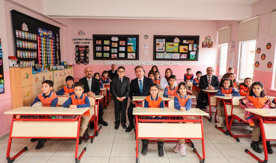 Erzincan Valisi Hamza Aydoğdu, İl Milli Eğitim Müdürü Hacı Ömer