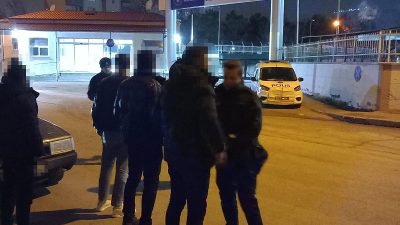 Erzincan İl Emniyet Müdürlüğü ekipleri KYK yurt önlerinde denetim ve