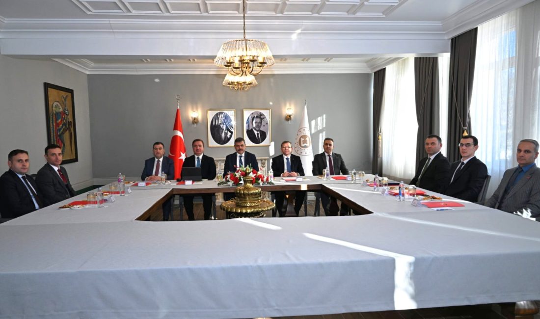 Erzurum'da bir araya gelen çevre illerin valileri, düzensiz göçle mücadele
