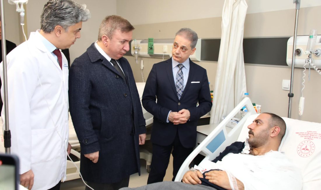 Hafta sonu Erzincan Sakaltutan mevkiinde meydana gelen kazada yaralanan vatandaşları