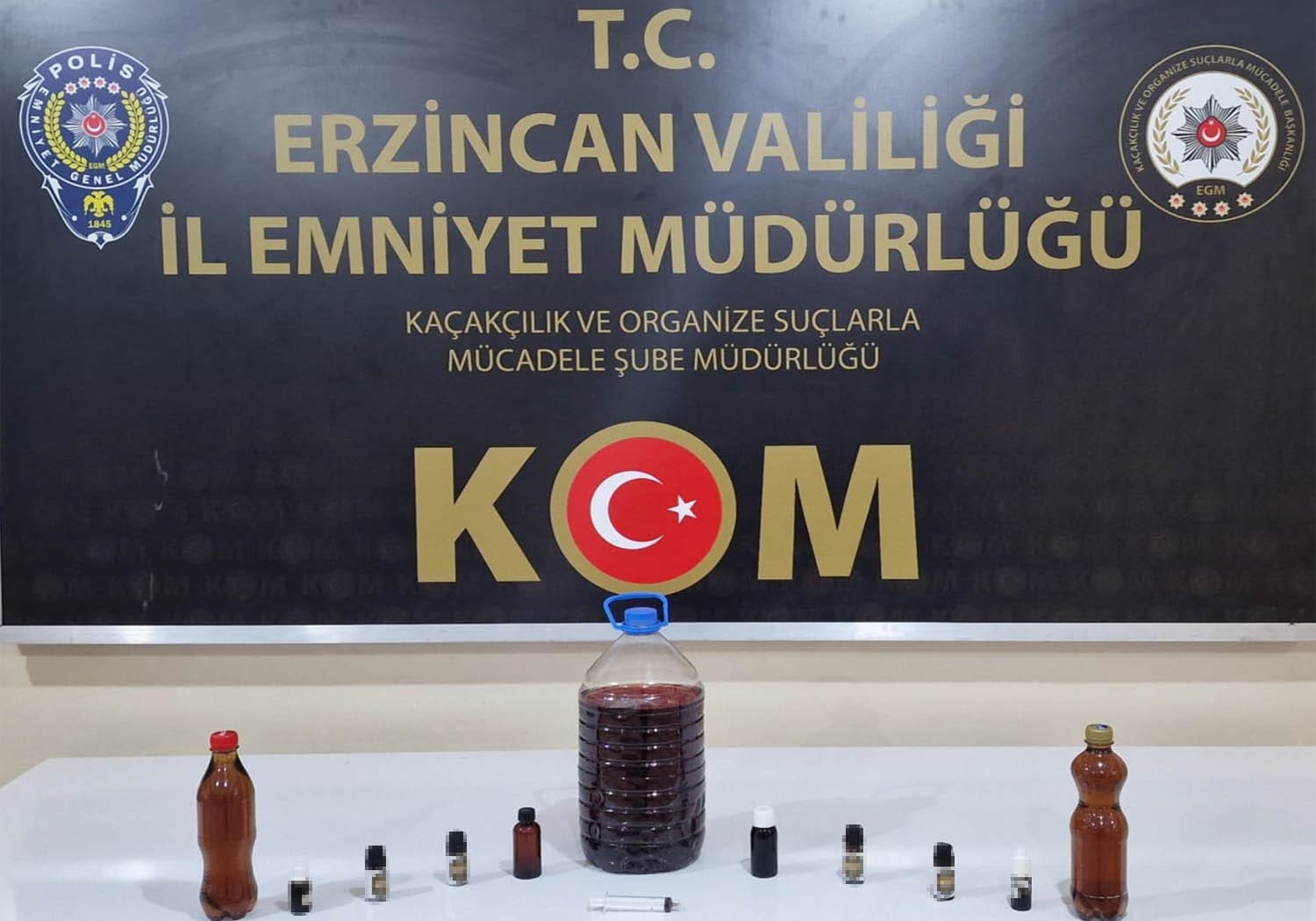 Erzincan Polisi tarafından gerçekleştirilen sahte alkol operasyonu kapsamında sahte alkol