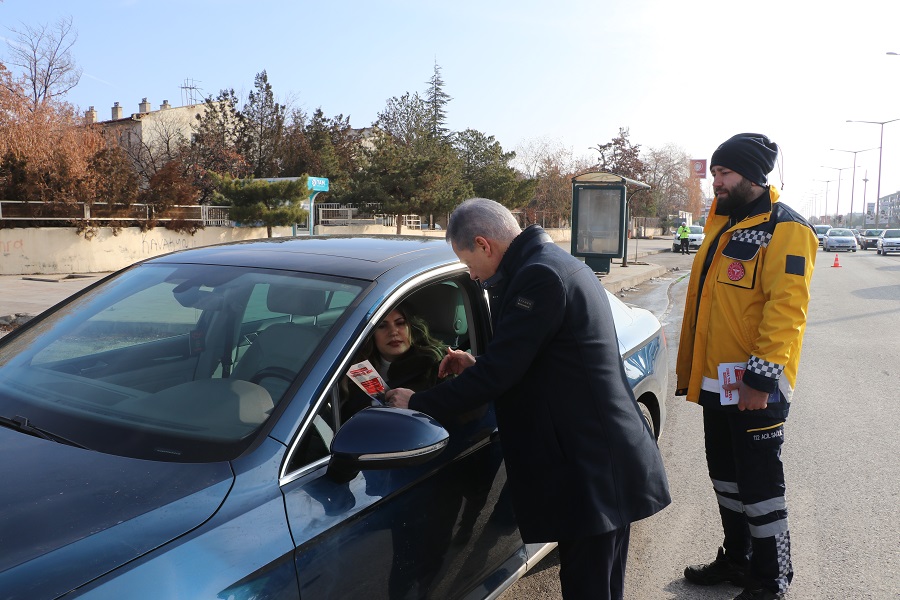 Erzincan İl Sağlık Müdürü Dr. Cihan Tekin,  trafikte ambulansın