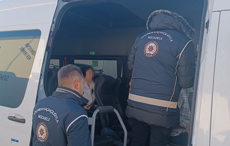 Erzincan Polisi Düzensiz Göç İle mücadeleye yönelik gerçekleştirdiği “Huzur uygulaması
