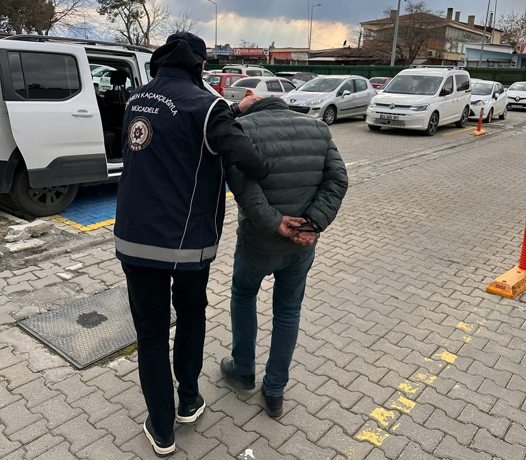 Erzincan Polisi araması bulunan şahıslara yönelik yaptığı operasyonlarda 18 yıl