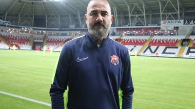 Eski yönetim ile anlaşamayarak görevinden ayrılan teknik direktör Gökhan Ünal,