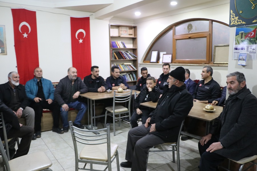 Erzincan’da İl Afet ve Acil Durum Müdürlüğü (AFAD) ekipleri, akşamları