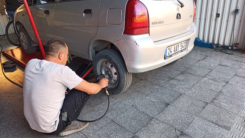 Ticari araçlar için kış lastiği kullanım zorunluluğu bugün itibarıyla başladı.