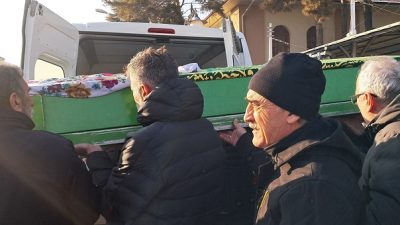 Erzincan Demirkent mahallesi sakinlerinden EBYÜ’ den emekli Metin Öçalan’ın annesi