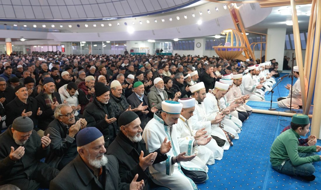 Erzincan’da manevi atmosferin zirveye ulaştığı anlamlı bir sabah yaşandı. Üç