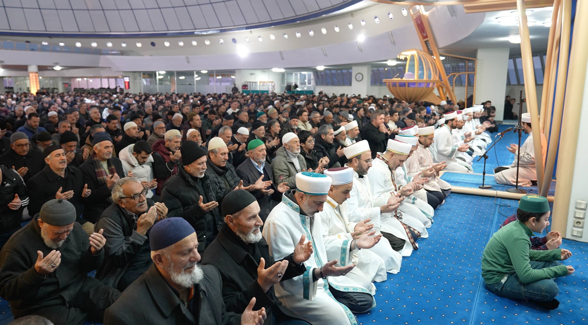 Erzincan’da manevi atmosferin zirveye ulaştığı anlamlı bir sabah yaşandı. Üç