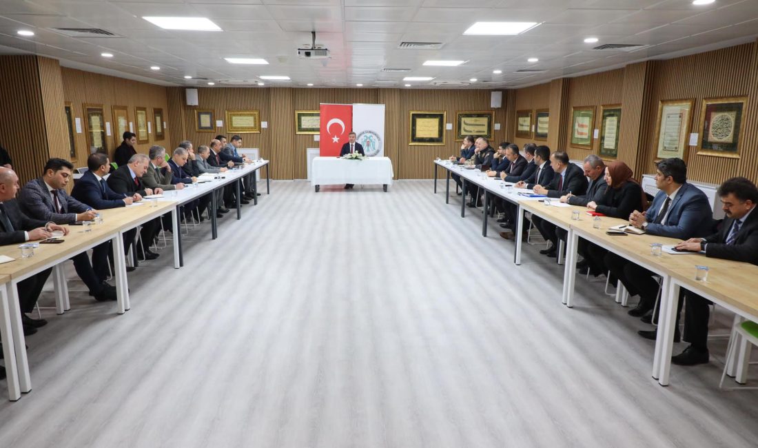 Erzincan Valisi Hamza Aydoğdu başkanlığında, vali yardımcıları ve birim amirlerinin
