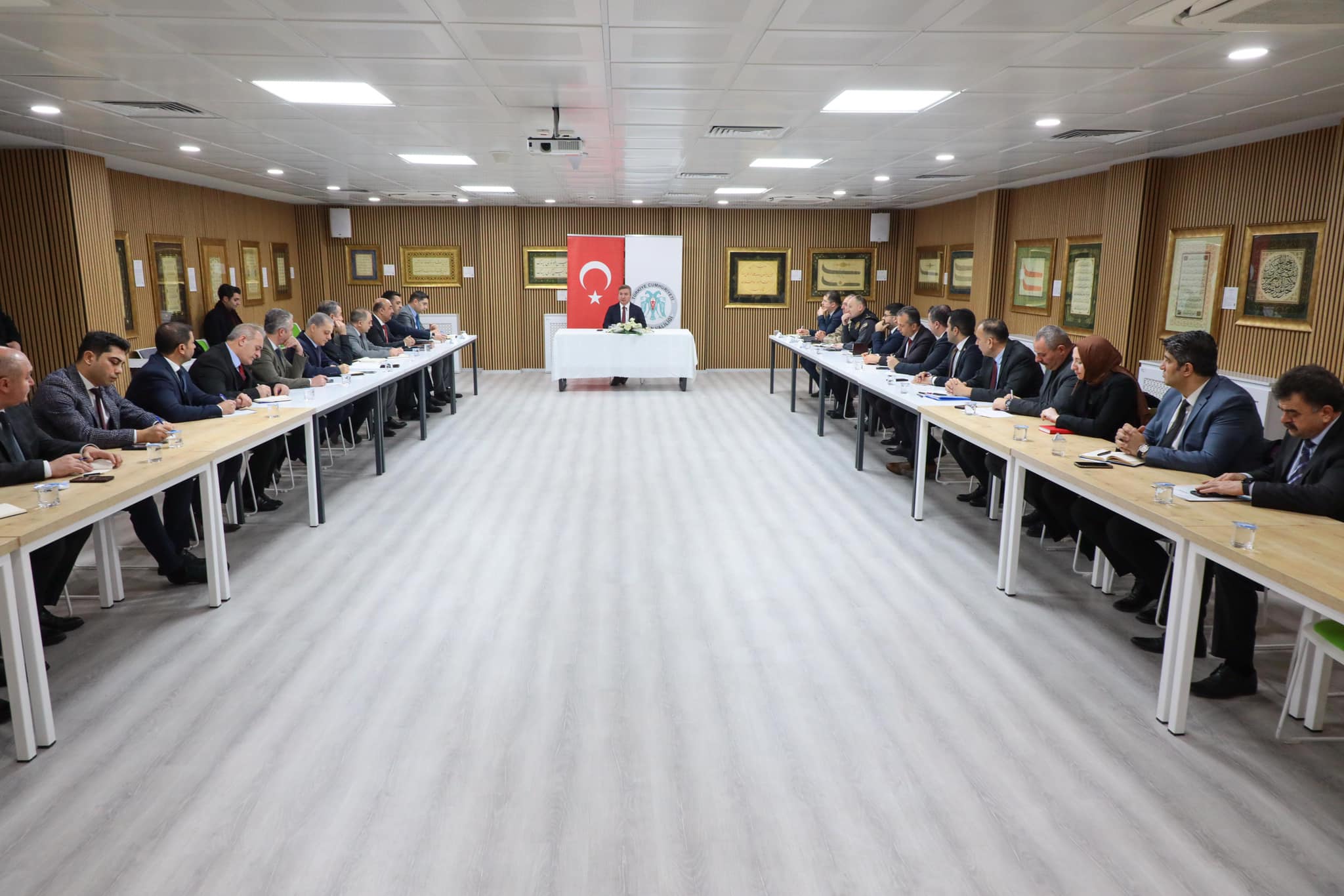 Erzincan Valisi Hamza Aydoğdu başkanlığında, vali yardımcıları ve birim amirlerinin