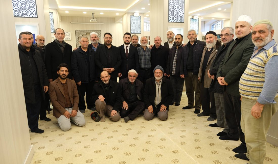Erzincan il Müftüsü İsmail Fakirullahoğlu rehberliğinde çalışan ve emekli personele