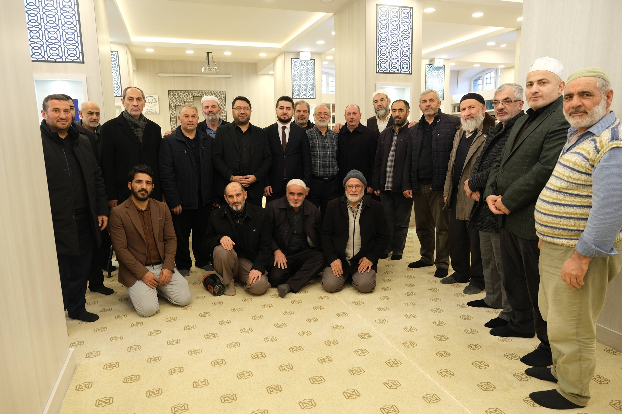 Erzincan il Müftüsü İsmail Fakirullahoğlu rehberliğinde çalışan ve emekli personele