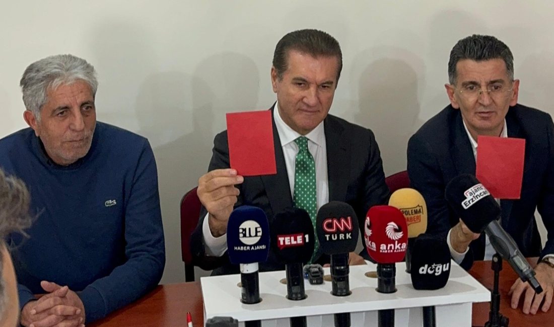 CHP Erzincan İl Başkanlığında bir basın toplantısı yapan CHP Erzincan