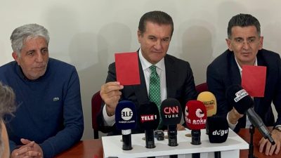 CHP Erzincan İl Başkanlığında bir basın toplantısı yapan CHP Erzincan