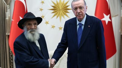 Cumhurbaşkanı Recep Tayyip Erdoğan, Erzincan’ın kanaat önderlerinden Ahmet uğurlu dedeyi