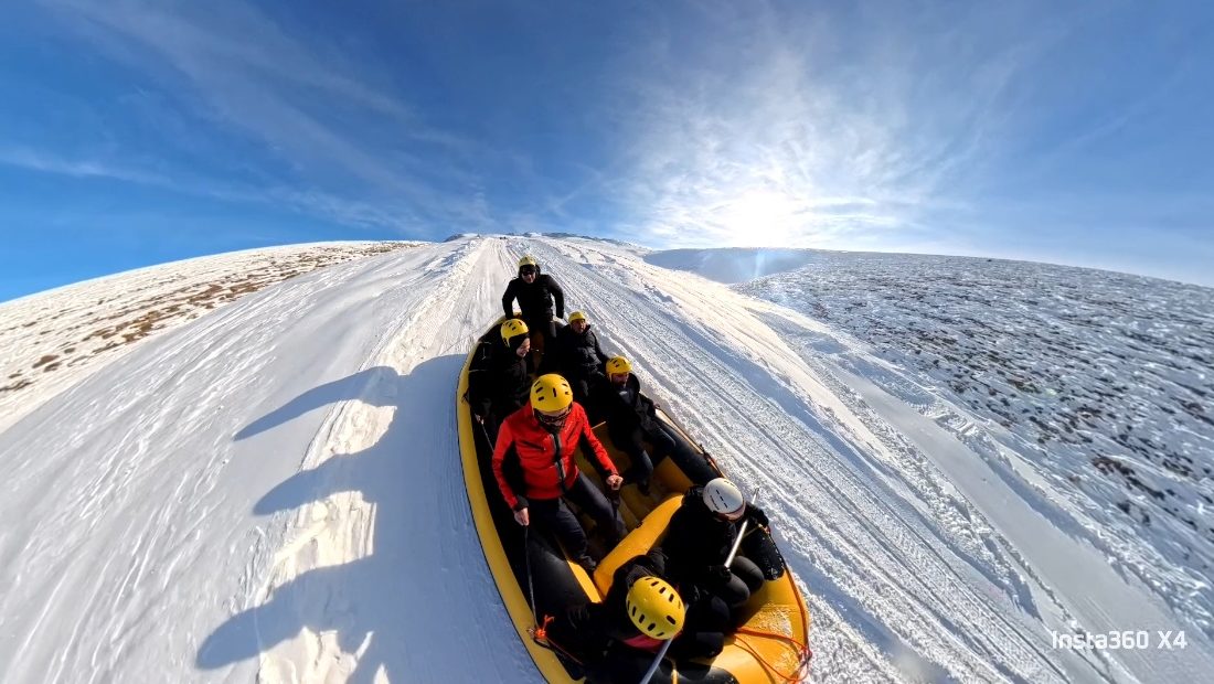 Erzincan’daki Ergan Dağı Kayak Merkezinin 2400 rakımında oluşturulan parkurda adrenalin