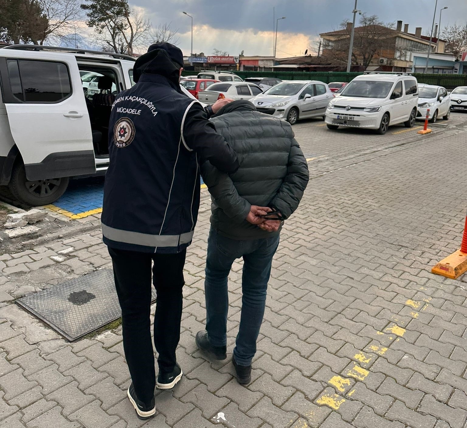 Erzincan Polisi araması bulunan şahıslara yönelik yaptığı operasyonlarda 32 yıl