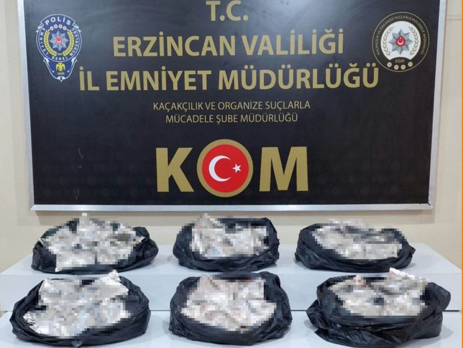 Erzincan Polisi kaçakçılara yönelik gerçekleştirdiği çalışma kapsamında kaçak malzemeler ile