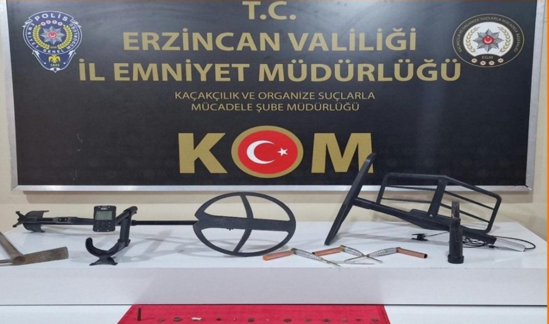 Erzincan polisi gerçekleştirdiği yol uygulamasında bakır sikke, gümüş sikke ve