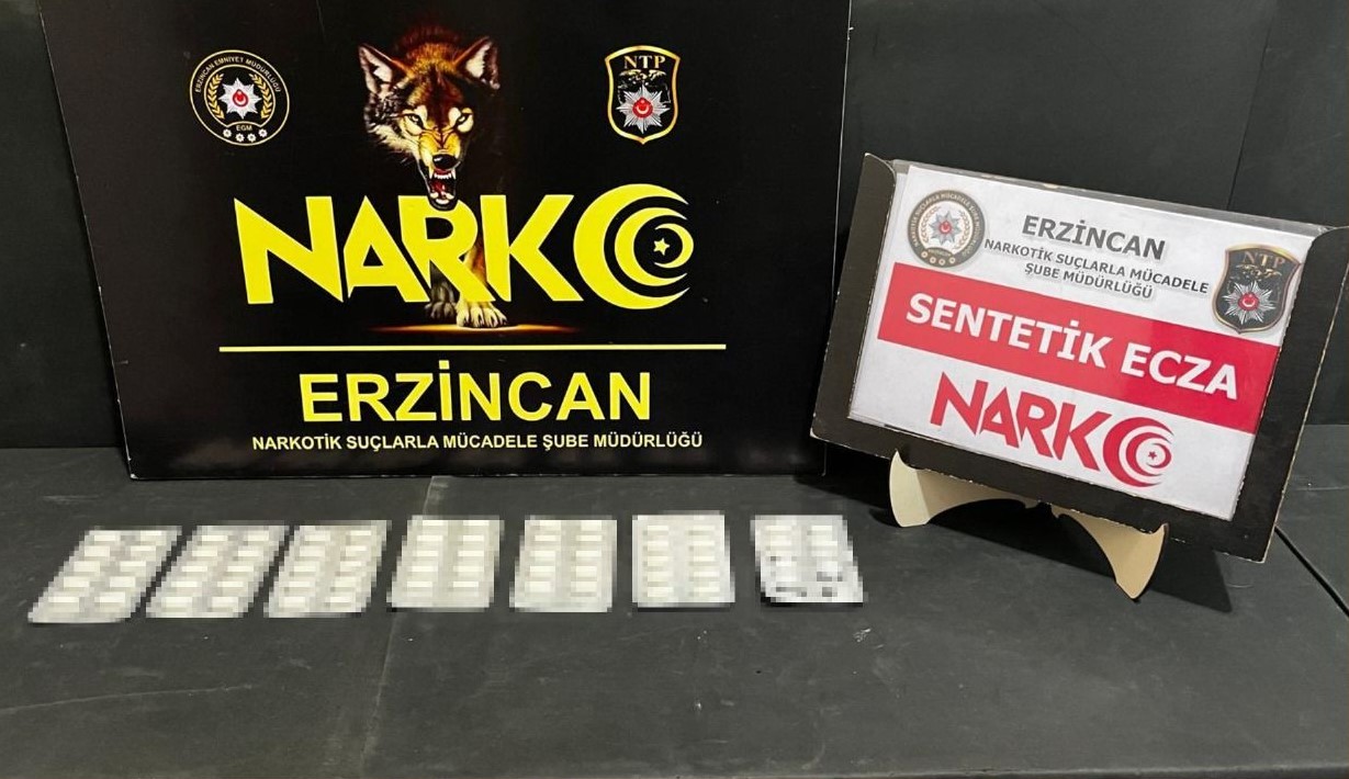Erzincan polisi uyuşturucuyla mücadele kapsamında gerçekleştirdiği operasyonda 2 şüpheli şahsı