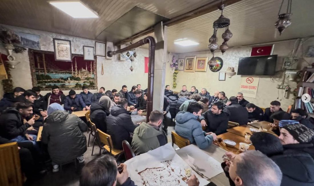 Her hafta sonu Cumartesi sabahları sabah namazında gençlerle bir araya
