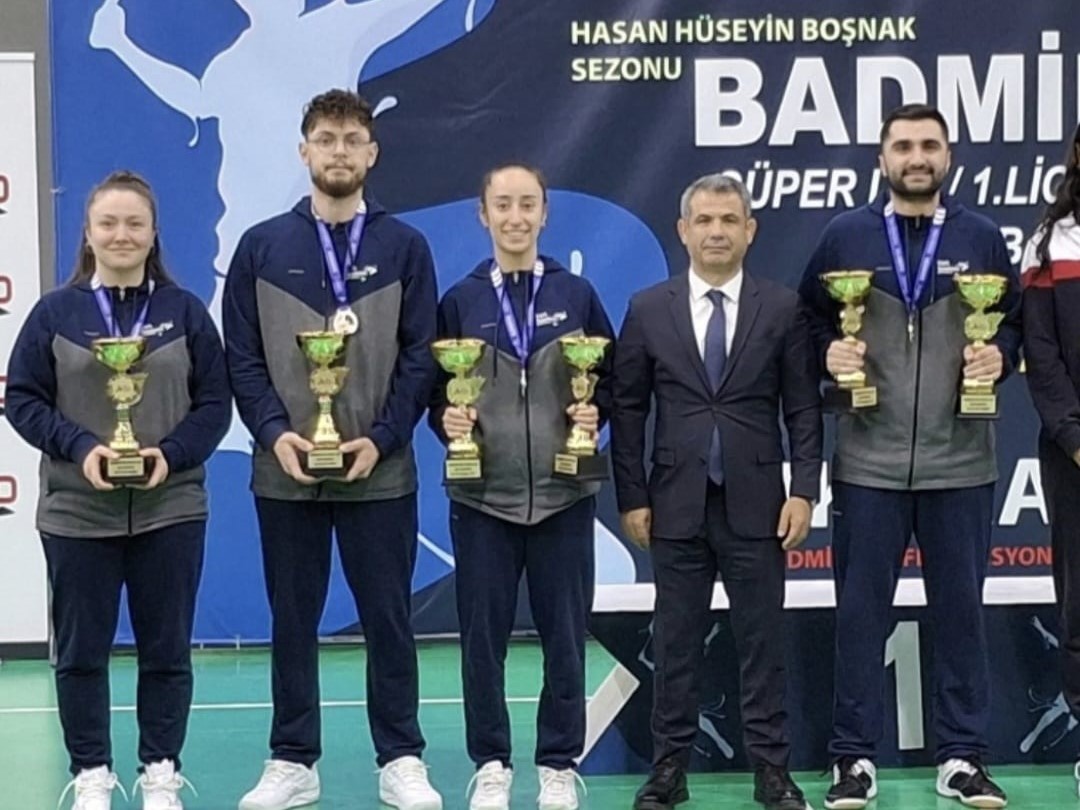 Erzincanlı Milli sporcular yıl boyunca başarılı performanslarından dolayı Türkiye Badminton