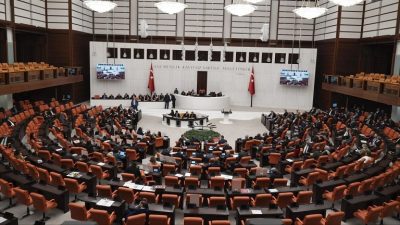Emekli aylığına yönelik düzenlemeleri de içeren kanun teklifi Meclis'in gündeminde.