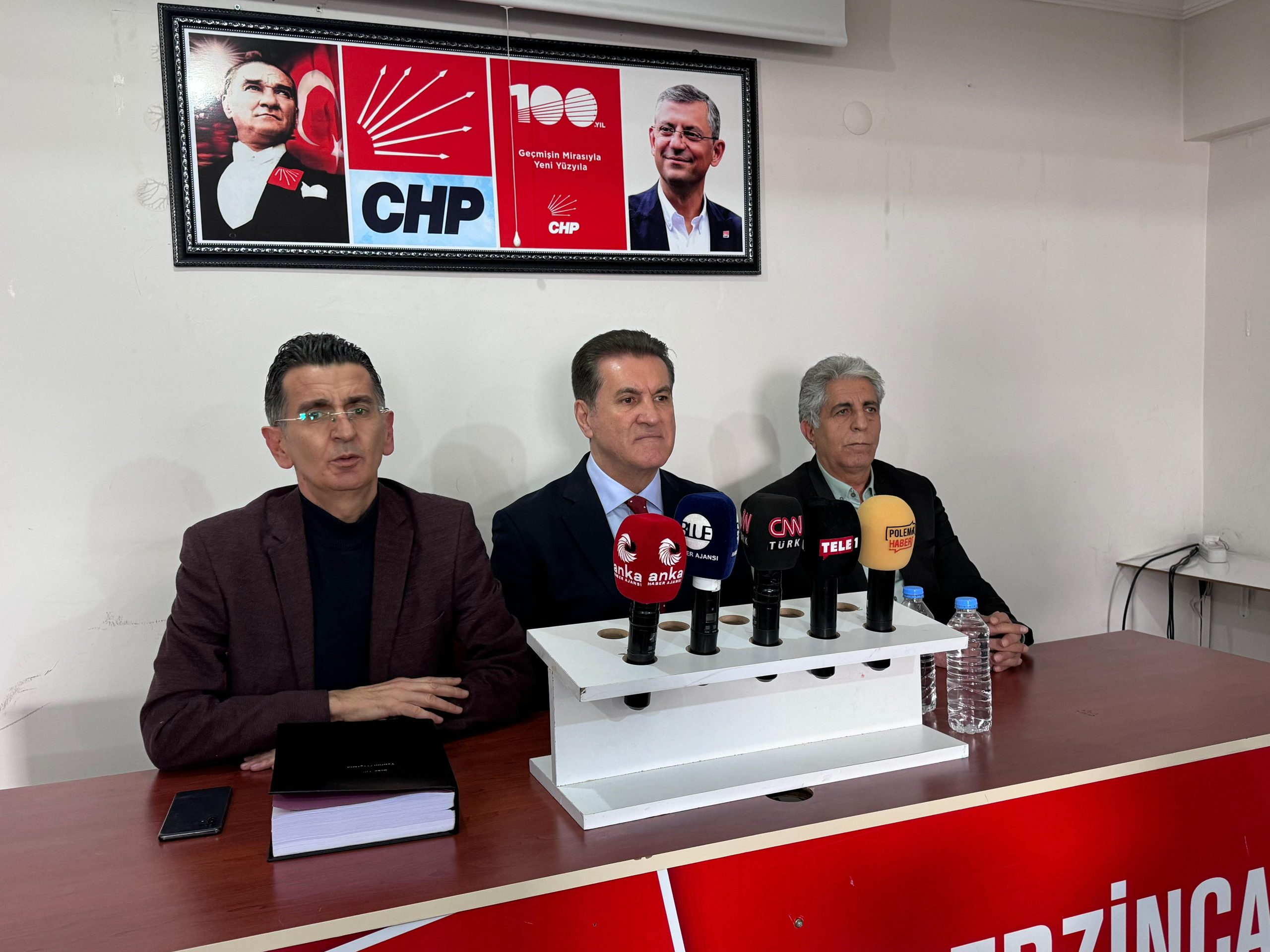 CHP Erzincan Milletvekili Mustafa Sarıgül, CHP Erzincan İl Başkanlığında bir