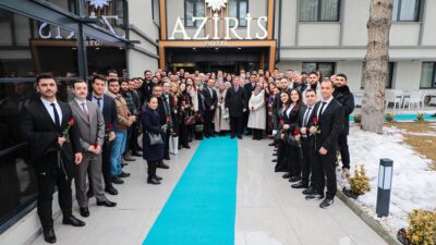 Mesleğe yeni başlayan öğretmenler "Hayırlı olsun. Erzincan'a hoş geldiniz" diyen