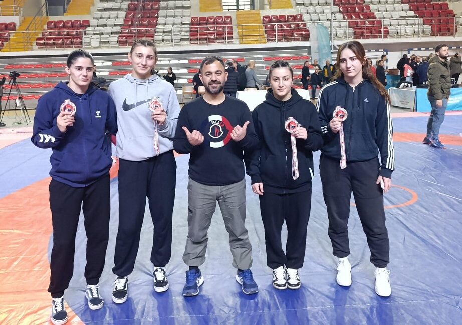 Erzincanlı sporcular, Sivas Taha Akgül Spor Salonu’nda, deprem şehidi Ahmet
