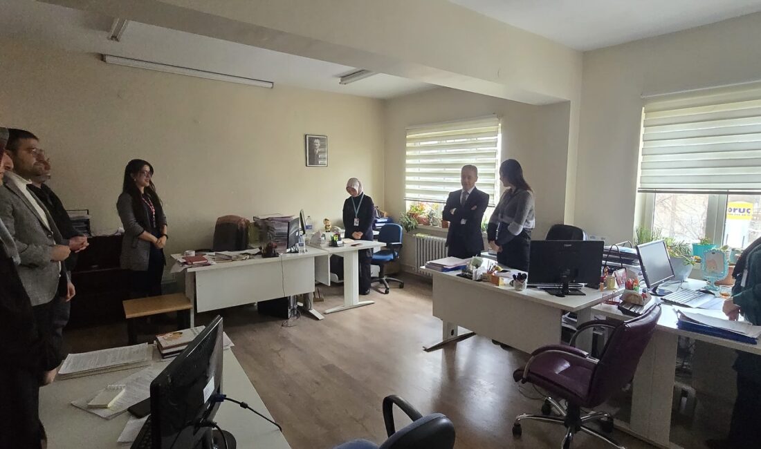 İl Sağlık Müdürü Tekin, Sağlık birimlerini inceledi Erzincan İl Sağlık Müdürü Dr. Cihan TEKİN, İl Müdürlüğüne bağlı