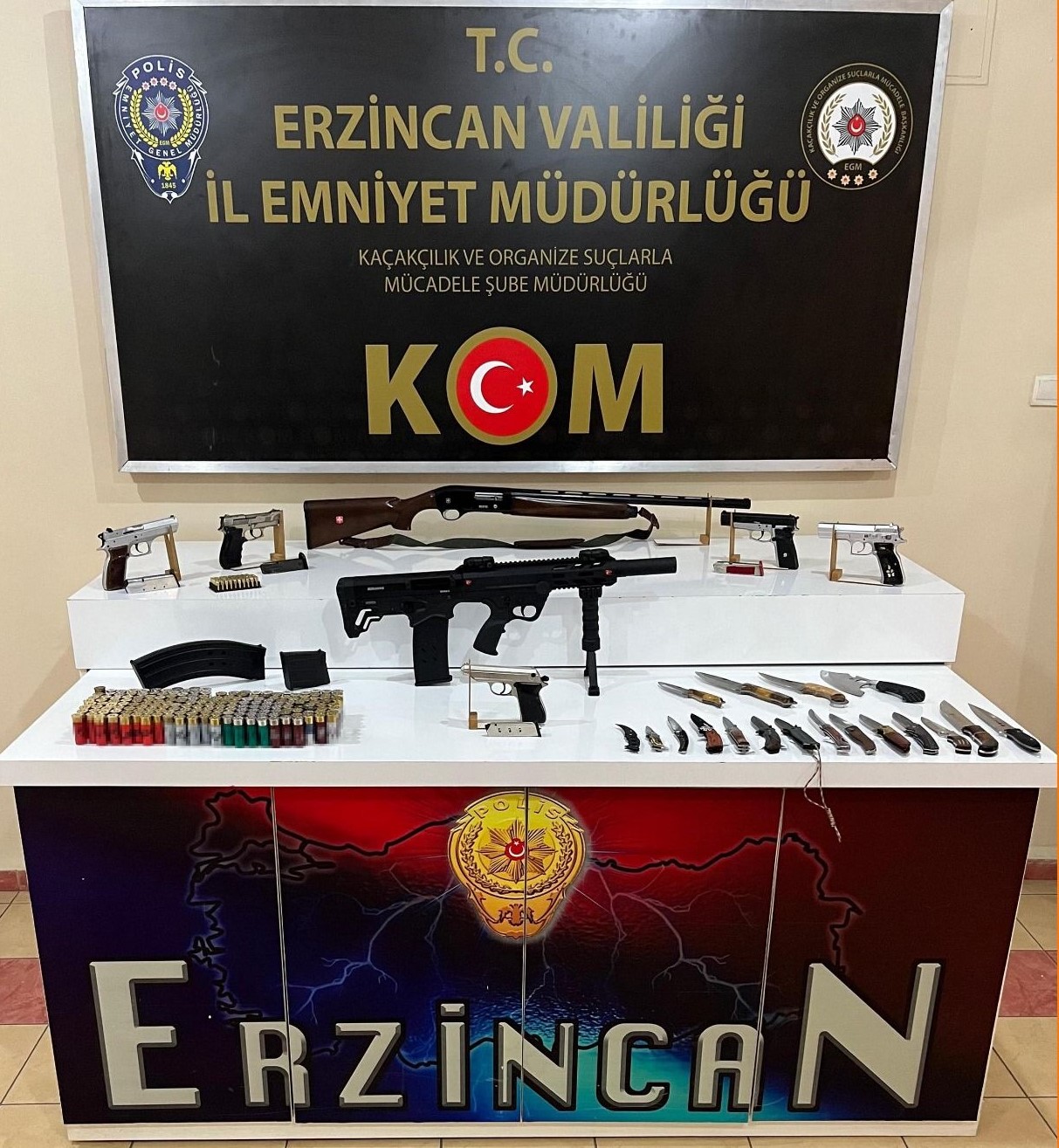 Erzincan polisi il genelinde gerçekleştirdiği çalışma neticesinde ruhsatsız tabanca ile