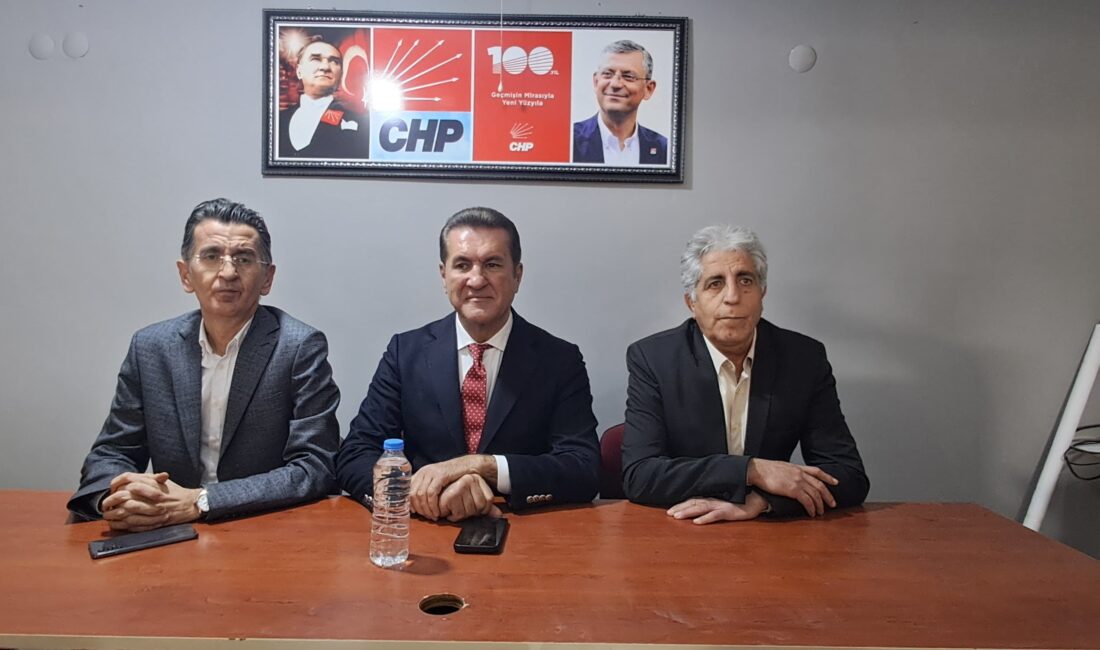 CHP Erzincan Milletvekili Mustafa Sarıgül, CHP Erzincan İl Başkanlığında bir