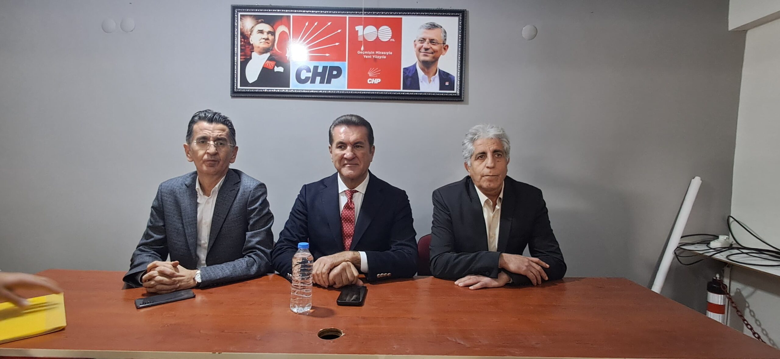 CHP Erzincan Milletvekili Mustafa Sarıgül, CHP Erzincan İl Başkanlığında bir