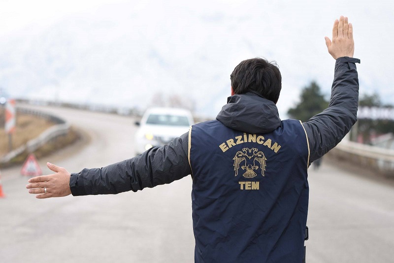 Erzincan Polisi araması bulunan şahıslara yönelik yaptığı operasyonlarda 50 yıl