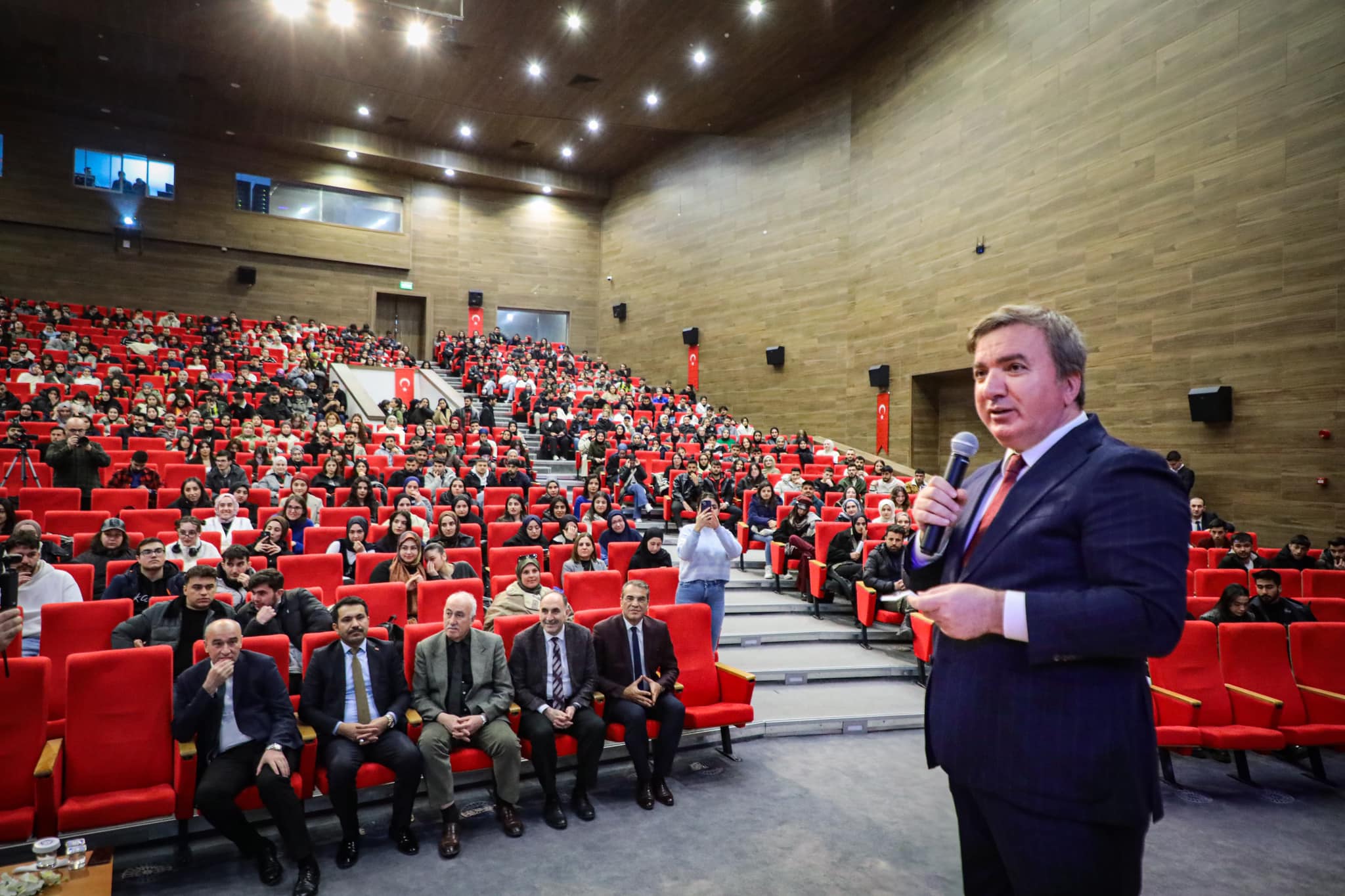 Erzincan Binali Yıldırım Üniversitesinde, üniversite öğrencilerinin istihdam edilebilirliğini artırmak ve