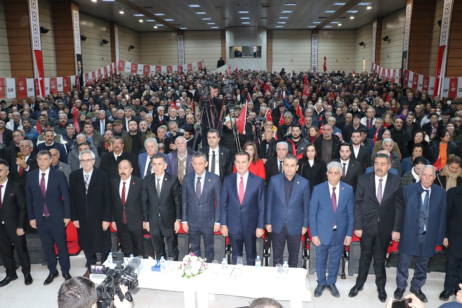 Cumhuriyet Halk Partisi Erzincan Milletvekili Mustafa Sarıgül ve CHP teşkilatının